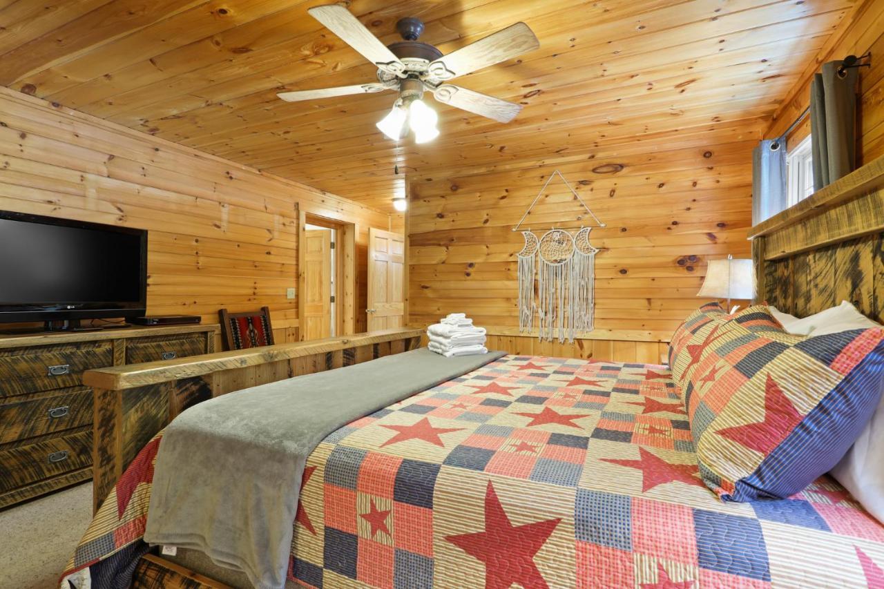 2 Separate Cabins Along A Peaceful Creek With Resort Amenities Ellijay Exterior photo