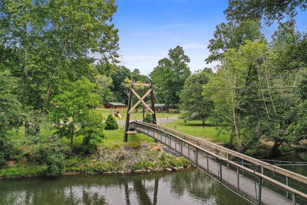 2 Separate Cabins Along A Peaceful Creek With Resort Amenities Ellijay Exterior photo