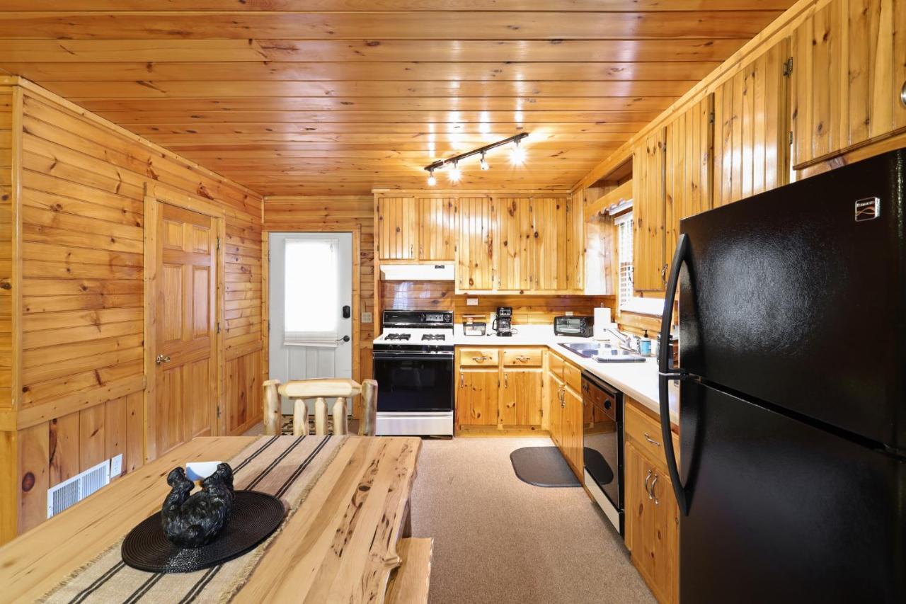 2 Separate Cabins Along A Peaceful Creek With Resort Amenities Ellijay Exterior photo